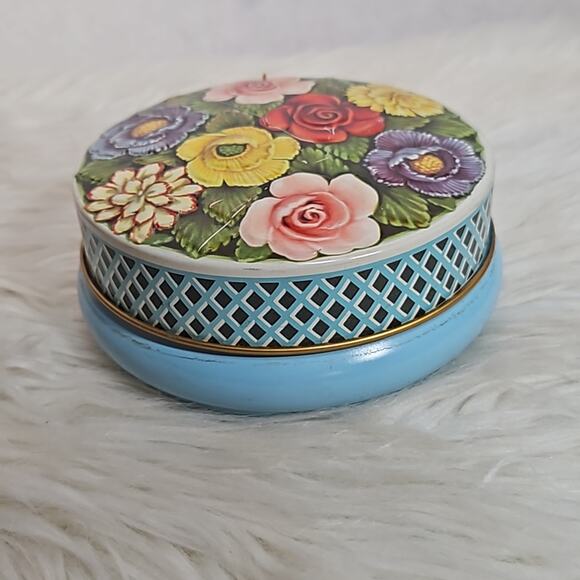 Vintage 50-60s Riley's Toffee Tin Floral Trellis - Picture 2 of 6